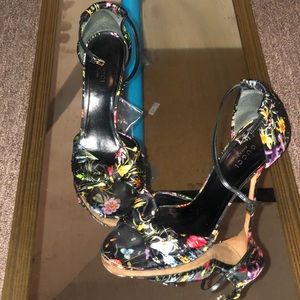 Black floral Gucci sandal